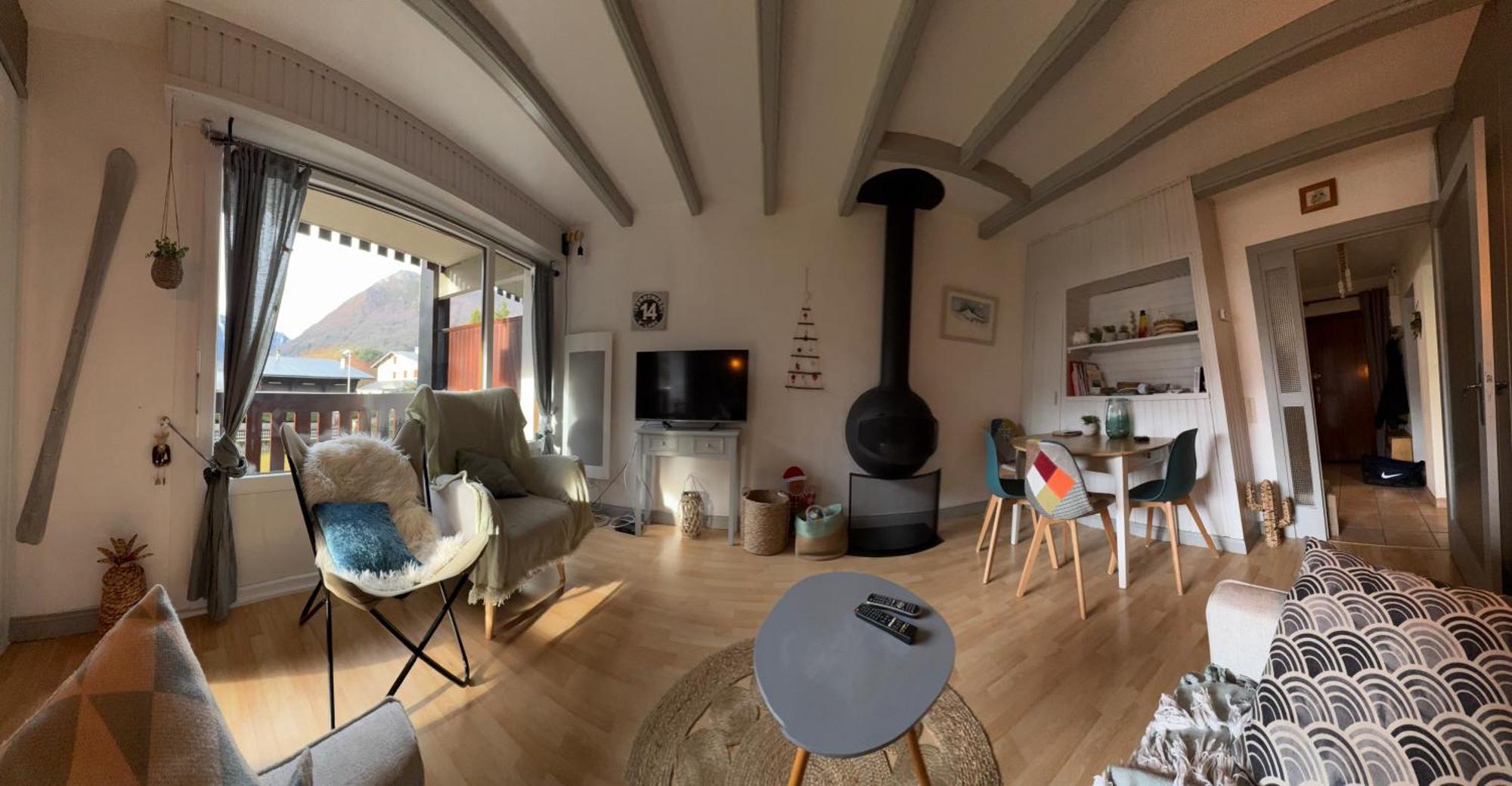 T2 Centre Village: Mountain View Chalet with Covered Terrace Saint-Lary-Soulan Exterior photo